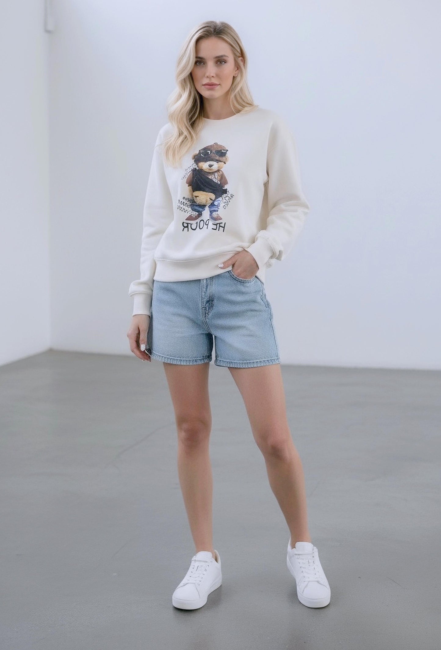 BEAR BEAUTY SWEATER MODEL 4